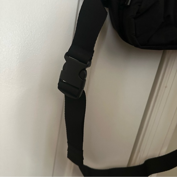 Reebok Black Crossbody Bag - Picture 5 of 5